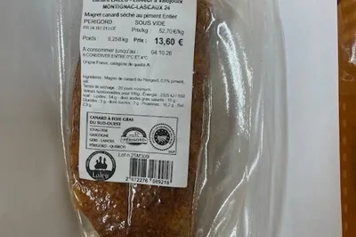 Photographie de magret de canard entier séché au piment