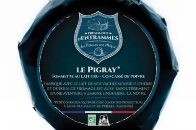 Photographie de le pigray tommette au lait cru concasse de poivre